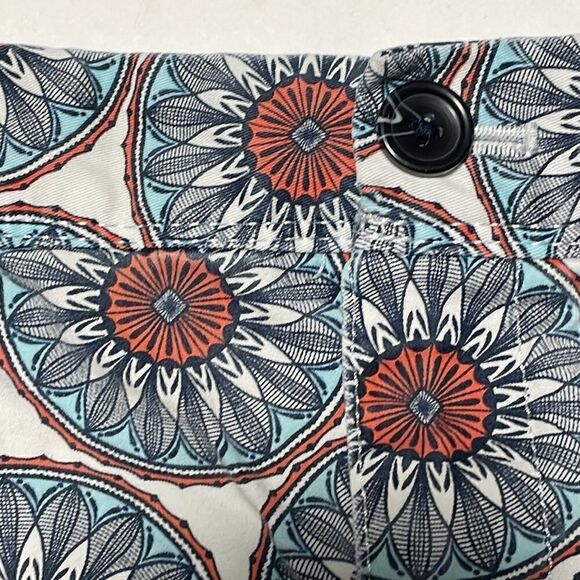 Banana Republic medallion print cuffed shorts with pockets size 2 - Picture 3 of 13